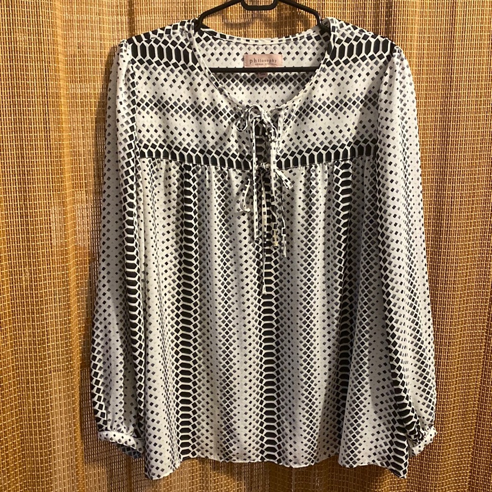 By philosophy, 2x Blouse